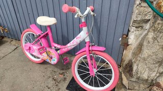 bicicleta infantil  de color rosa