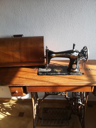 Máquina de coser SINGER con mueble original