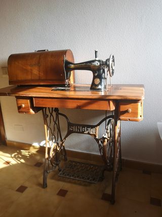 Máquina de coser SINGER con mueble original