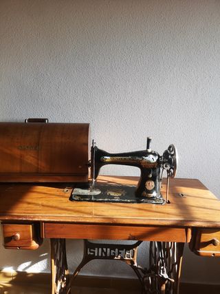 Máquina de coser SINGER con mueble original