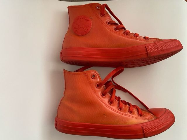 Playeras converse impermeables.