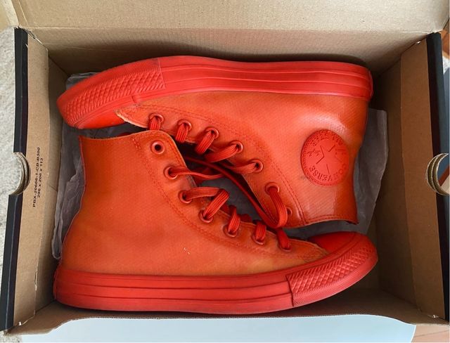 Playeras converse impermeables.