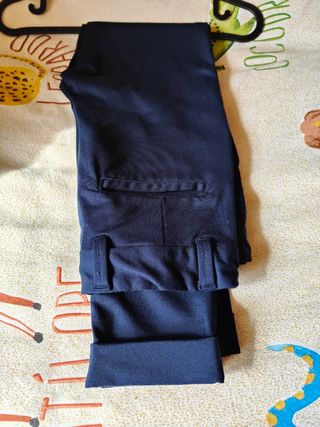 Traje completo con 2 camisas para niño . Talla 8-9
