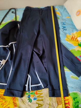 Traje completo con 2 camisas para niño . Talla 8-9