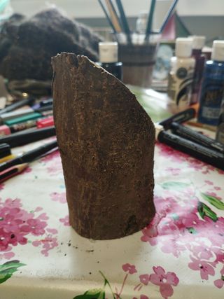 Drago, dipinto a mano su ramo