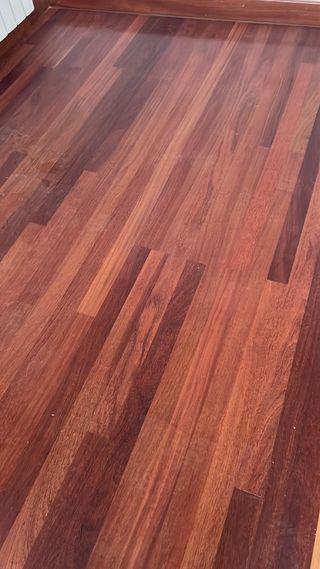 Tarima 100% mazica Doussie rojizo