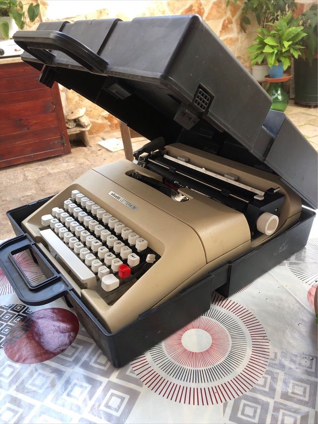 macchinetta da scrivere olivetti lettera 35