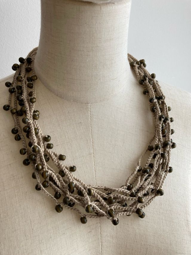 Collana con perle di legno