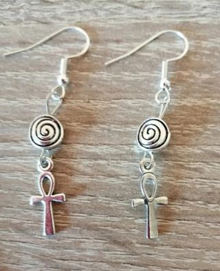 Conjunto de cruz egigcia con espirales