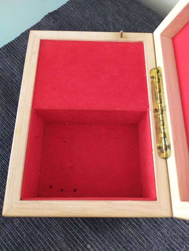 Joyero musical negro lacado con flor de loto