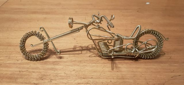 Motocicleta de alambre