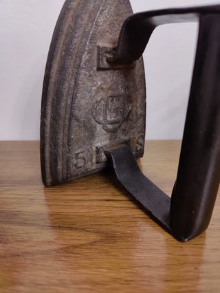 ANTIGUA PLANCHA DE HIERRO FUNDIDO