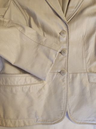 Americana de piel beige Stradivarius