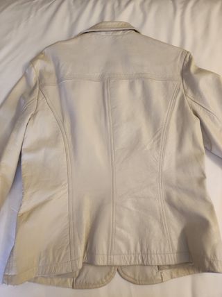 Americana de piel beige Stradivarius