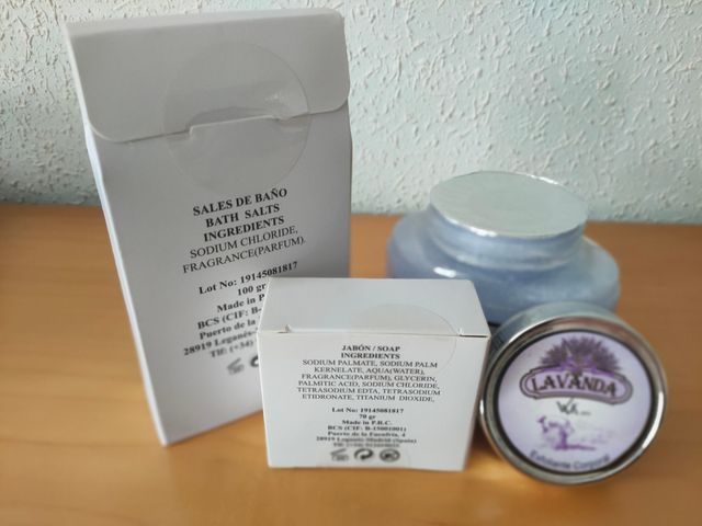 exfoliante corporal, jabón y sales de baño.