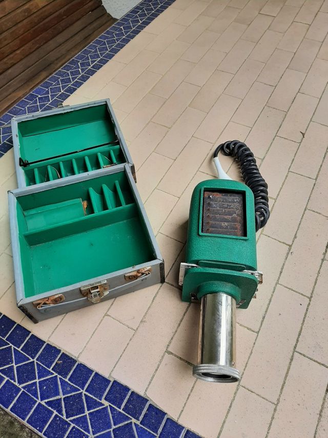 Proyector de diapositivas antiguo