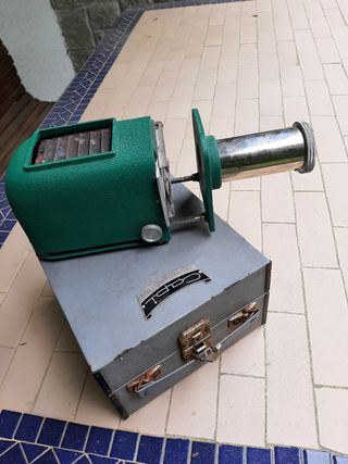 Proyector de diapositivas antiguo