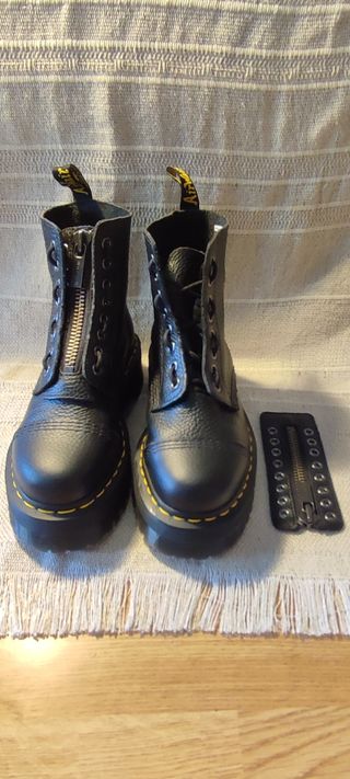 Dr Martens Modelo Sinclair Milled Nappa