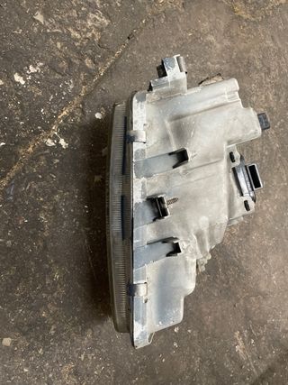 Faro VolksWagen Polo 6N