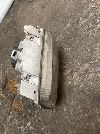 Faro VolksWagen Polo 6N