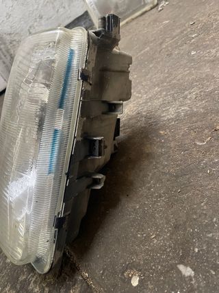 Faro VolksWagen Polo 6N
