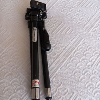 CAMARA DE FOTOS Y TRIPODE