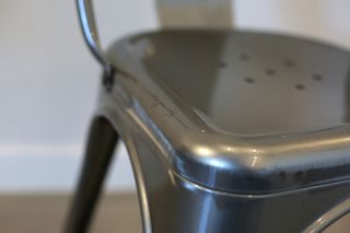 Silla de comedor metálica.