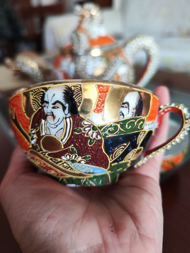 Tetera y tazas japonesas