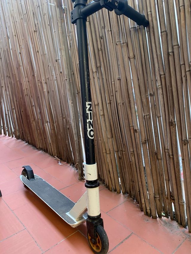 Patinete acrobatico para hacer trucos