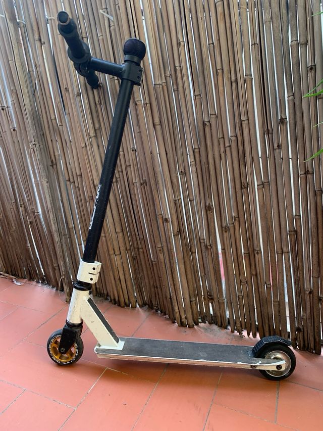 Patinete acrobatico para hacer trucos