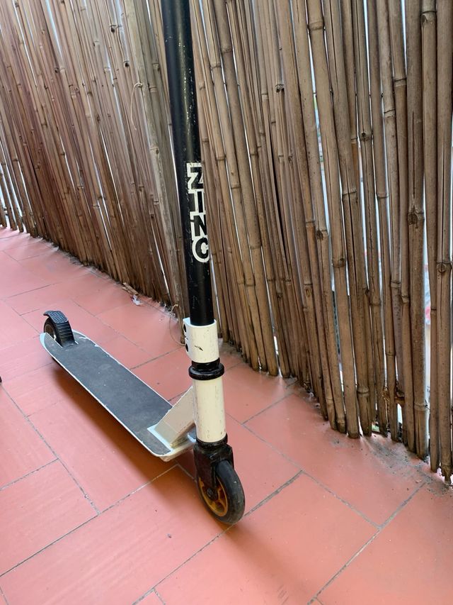 Patinete acrobatico para hacer trucos