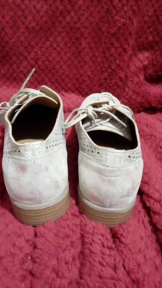 Zapatos nuevos La Halle dorado n.40