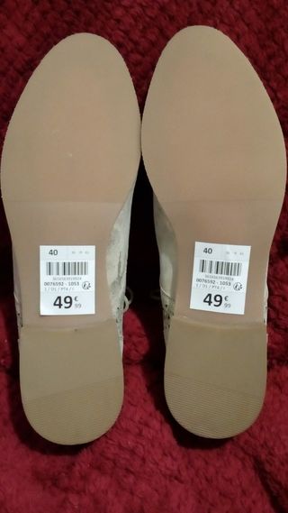 Zapatos nuevos La Halle dorado n.40