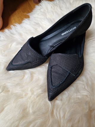 Zapato negro de tacones bajo - Precio negociable!
