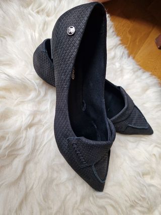 Zapato negro de tacones bajo - Precio negociable!