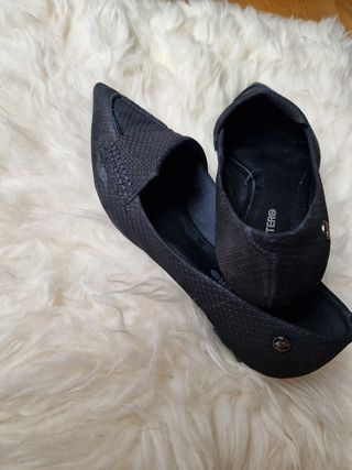 Zapato negro de tacones bajo - Precio negociable!