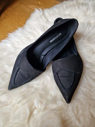Zapato negro de tacones bajo - Precio negociable!