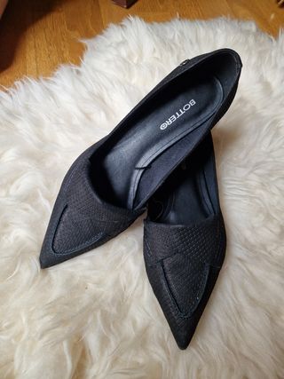 Zapato negro de tacones bajo - Precio negociable!