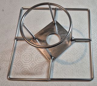 Bandeja con soporte vertical para asar pollo