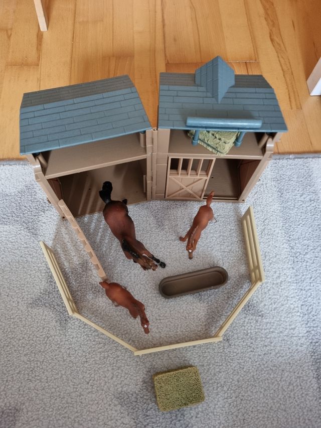 Juego establo con caballos