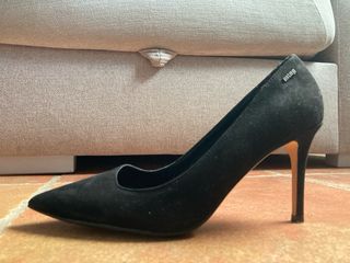 Zapatos salón / tacón mustang negros