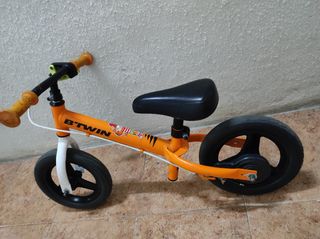 Bicicleta sin pedales y con freno