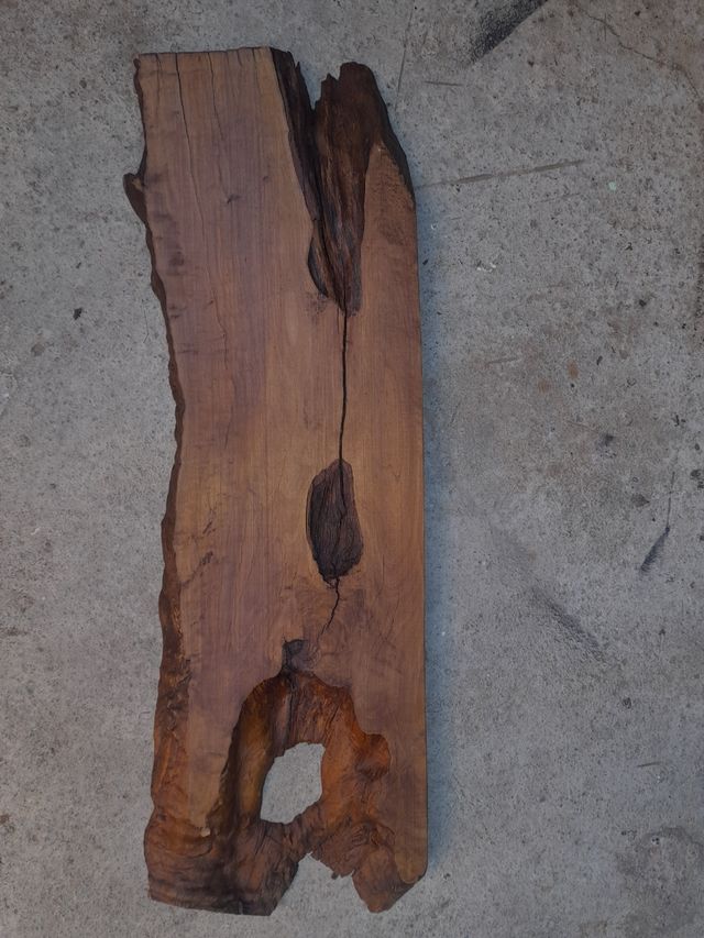 Tabla en madera de olivo 100x32 cm