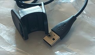 Cargador Fitbit charge . Pinza usb