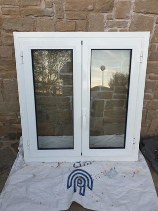 Ventana aluminio batiente vertical, 2 hojas