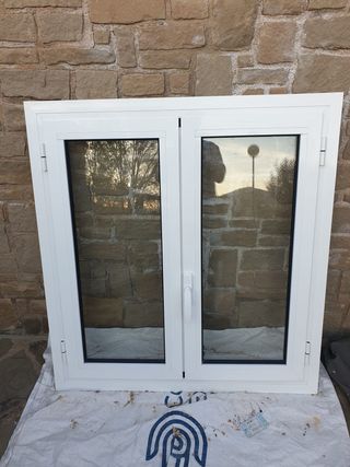 Ventana aluminio batiente vertical, 2 hojas