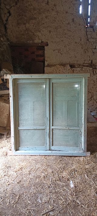 Ventana de madera antigua