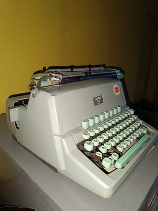 Máquina de escribir antigua
