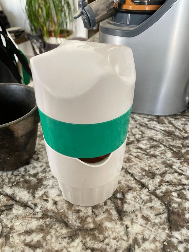 Expimidor vintage de naranjas verde