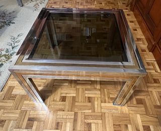 Mesa auxiliar cuadrada de metal y cristal